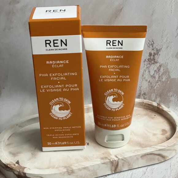 Ren Clean Skinecare - Pha Exfoliating Facial - Picture 2 of 2